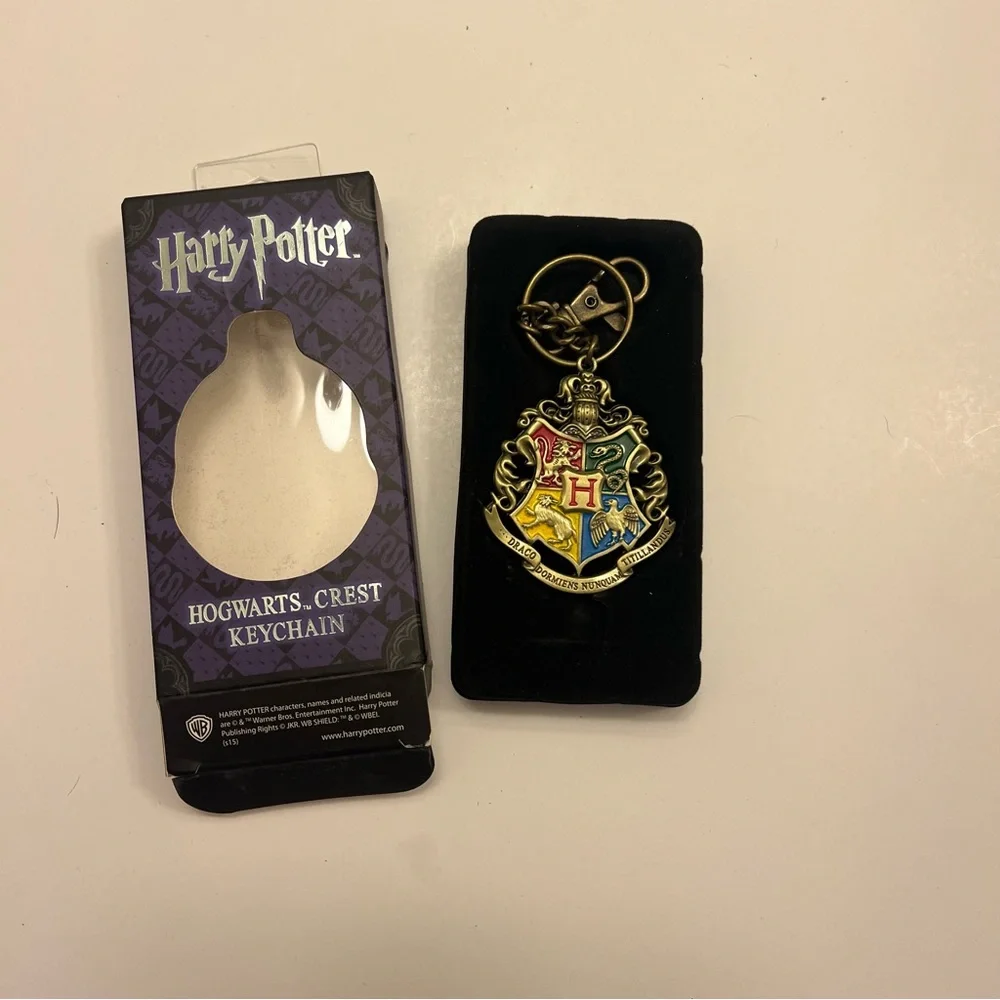 Wizarding World of Harry Potter Hogwarts Crest Metal Key Chain, Noble Collection